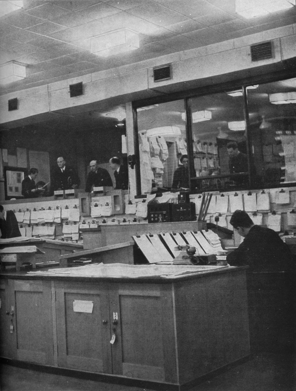 Britiske marine- og luftvåpenoffiserer som jobber ved Area Combined Headquarters, c1940 1943 av Unbekannt