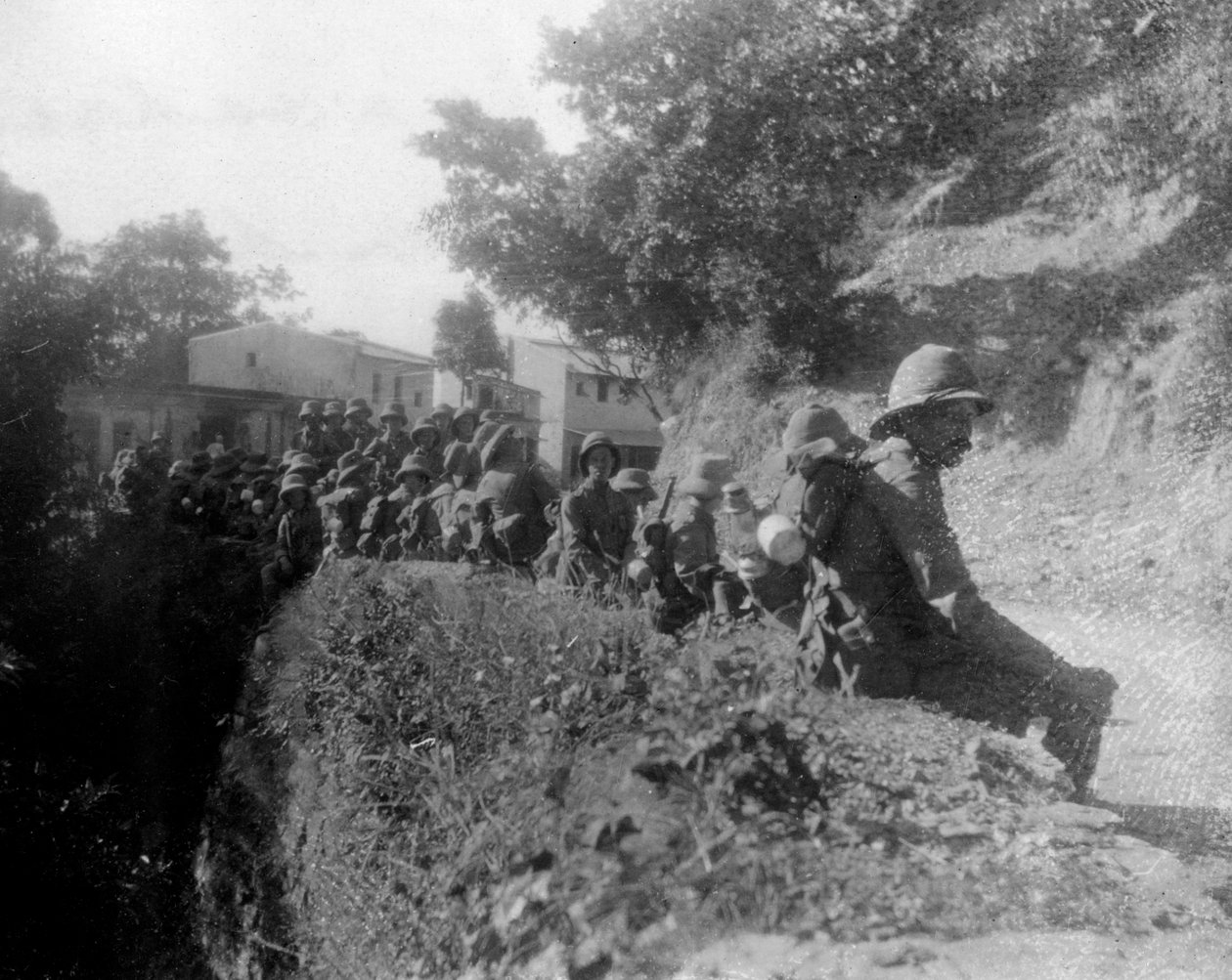 Britiske soldater hviler på en rutemarsj, mellom kalsi og Chakrata, India, 1917 av Unbekannt