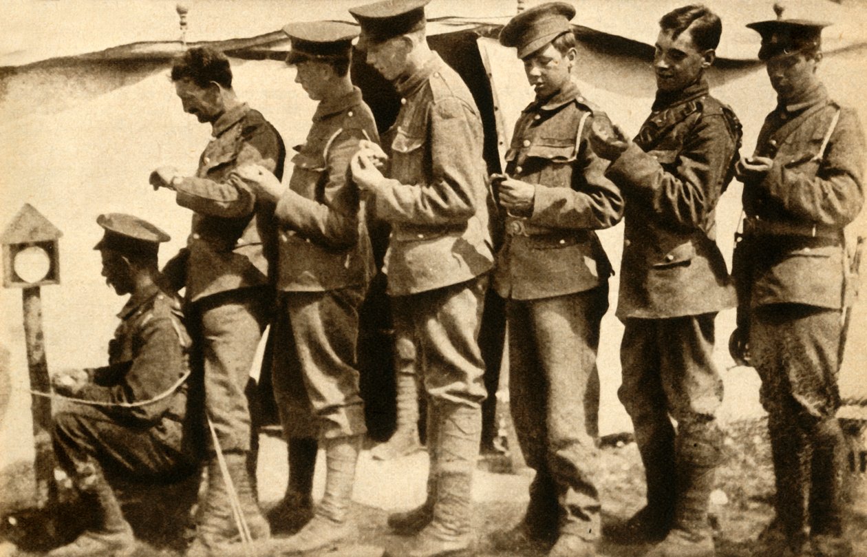 Britiske soldater synkroniserer klokkene sine på frontlinjen, første verdenskrig, 1914-1918, 1933. av Unbekannt