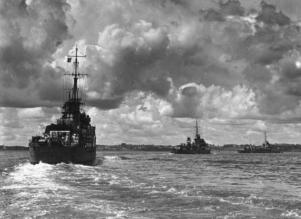 Britiske krigsskip kommer inn i Sydney havn, Australia, 1945 av Unbekannt