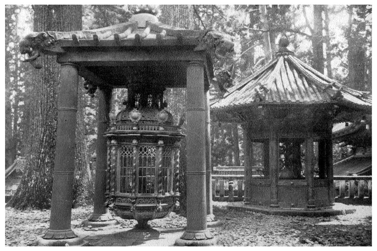 Bronselykt fra Korea og kandelaber fra Holland, Japan, 1904 av Unbekannt
