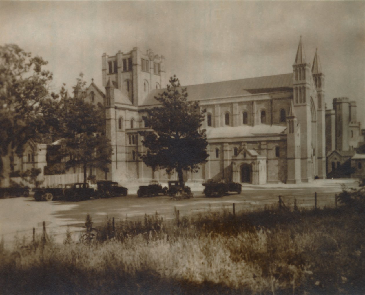 Buckfast Abbey Church, North View, sent på 1800- og begynnelsen av 1900-tallet av Unbekannt