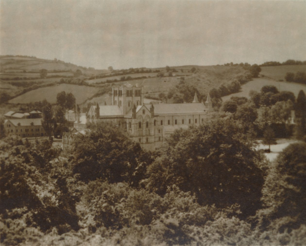 Buckfast Abbey Church South East, sent på 1800- og begynnelsen av 1900-tallet av Unbekannt