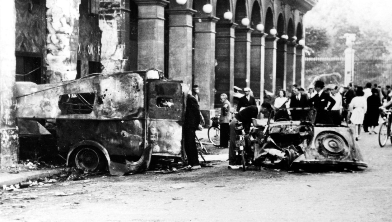 Utbrente kjøretøy i Rue de Castiglione, frigjøring av Paris, 25. august 1944 av Unbekannt