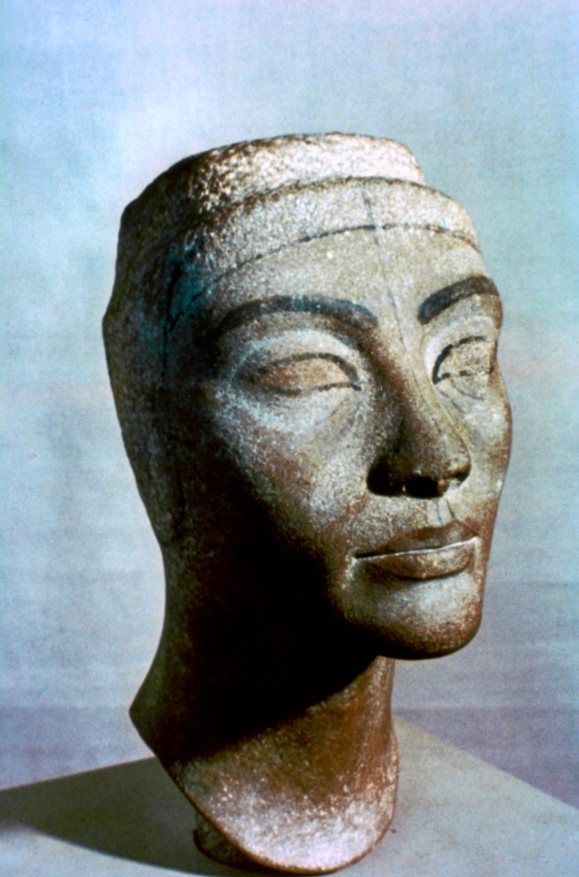 Byste av Nefertiti, Egypt, 1375 f.Kr av Unbekannt