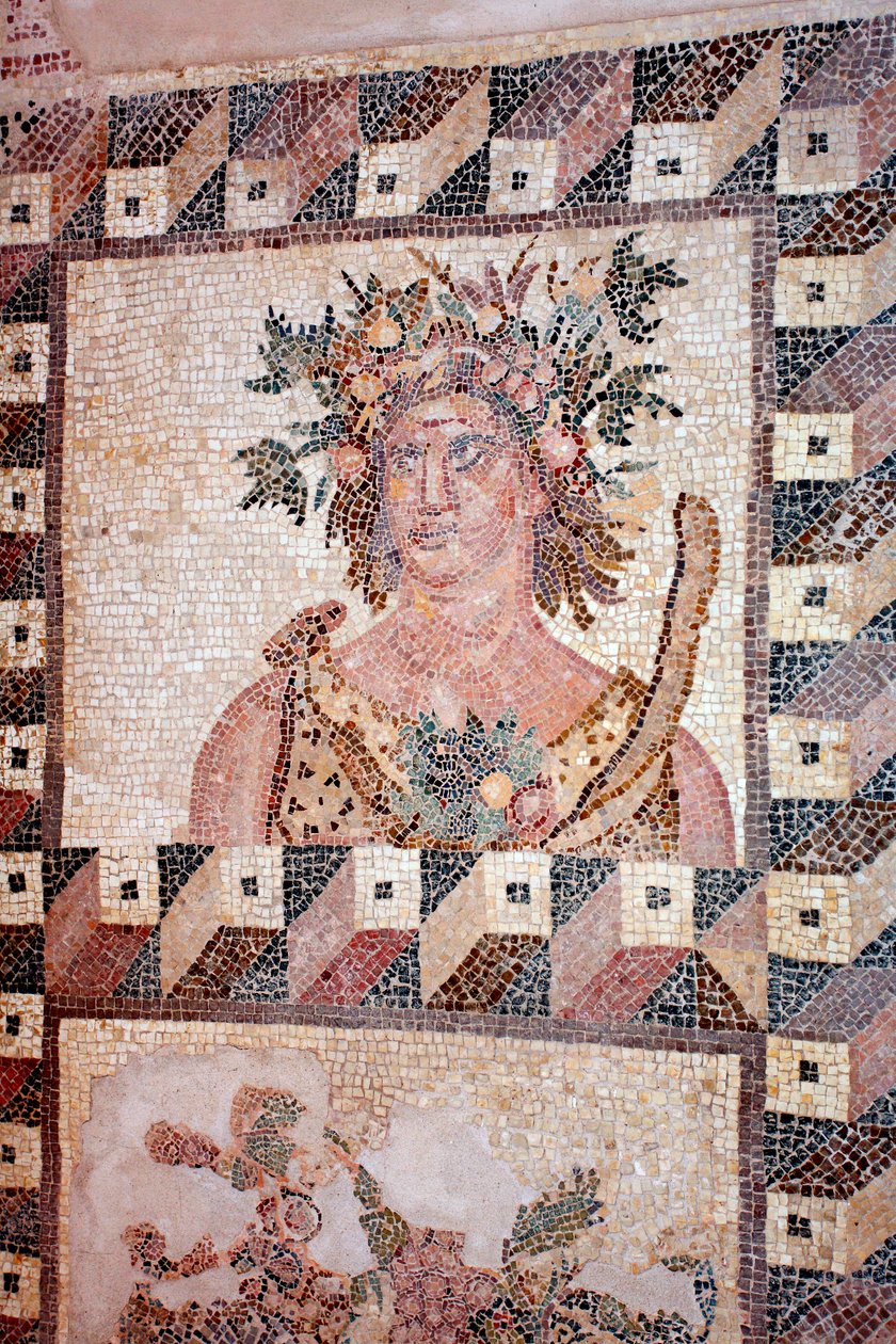 Vårbyste - Detalj av Four Season-panelet - Paphos-mosaikker, Dionysos-huset - Slutten av det 2. århundre e.Kr. - Kypros - Personification du Printemps - Detalj av mosaikken til de fire årstidene - Mosaikkene fra Paphos, Dionysos-huset - Slutt II Århundre e av Unbekannt
