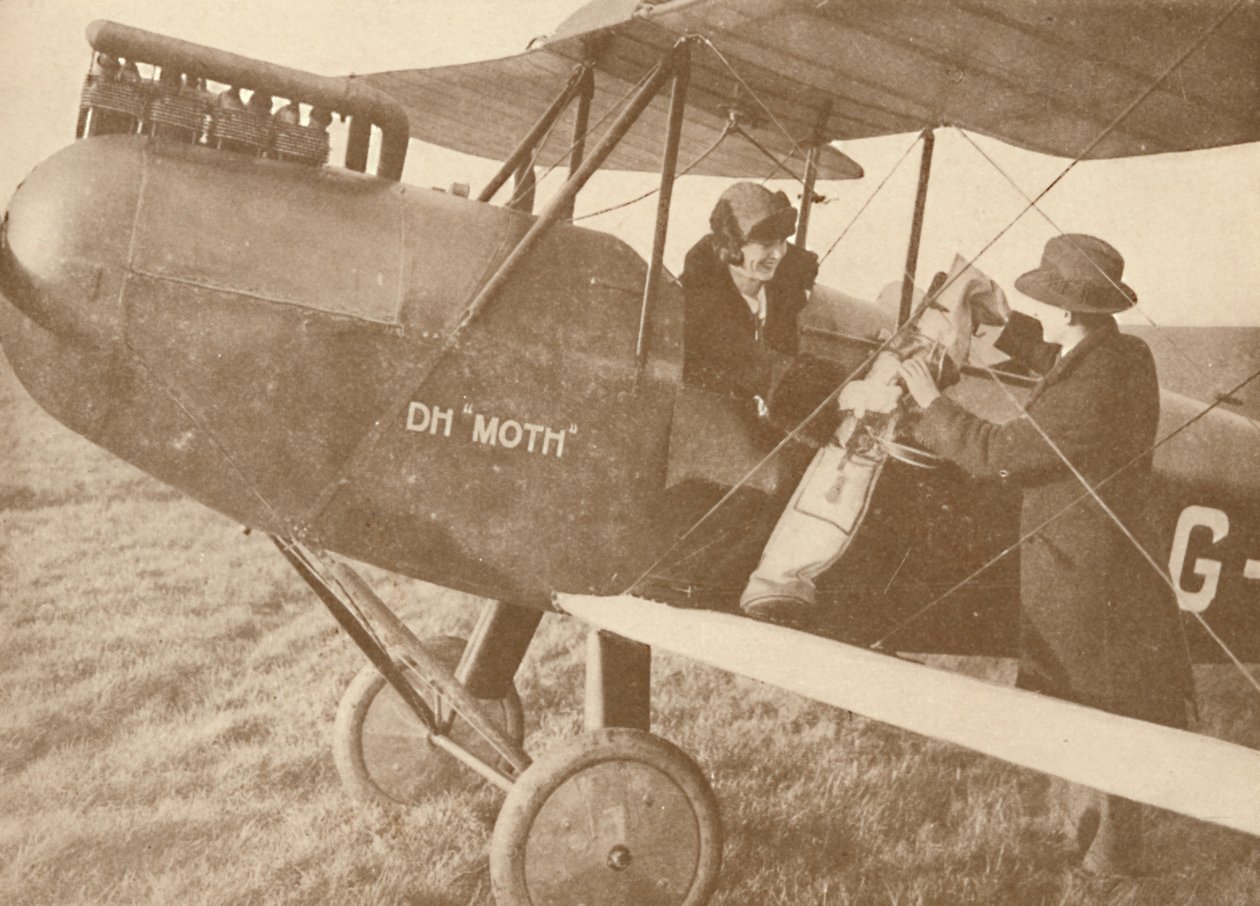 Med fly til golflenkene i et lite 27-60 HP Moth Light Plane, 1927 av Unbekannt