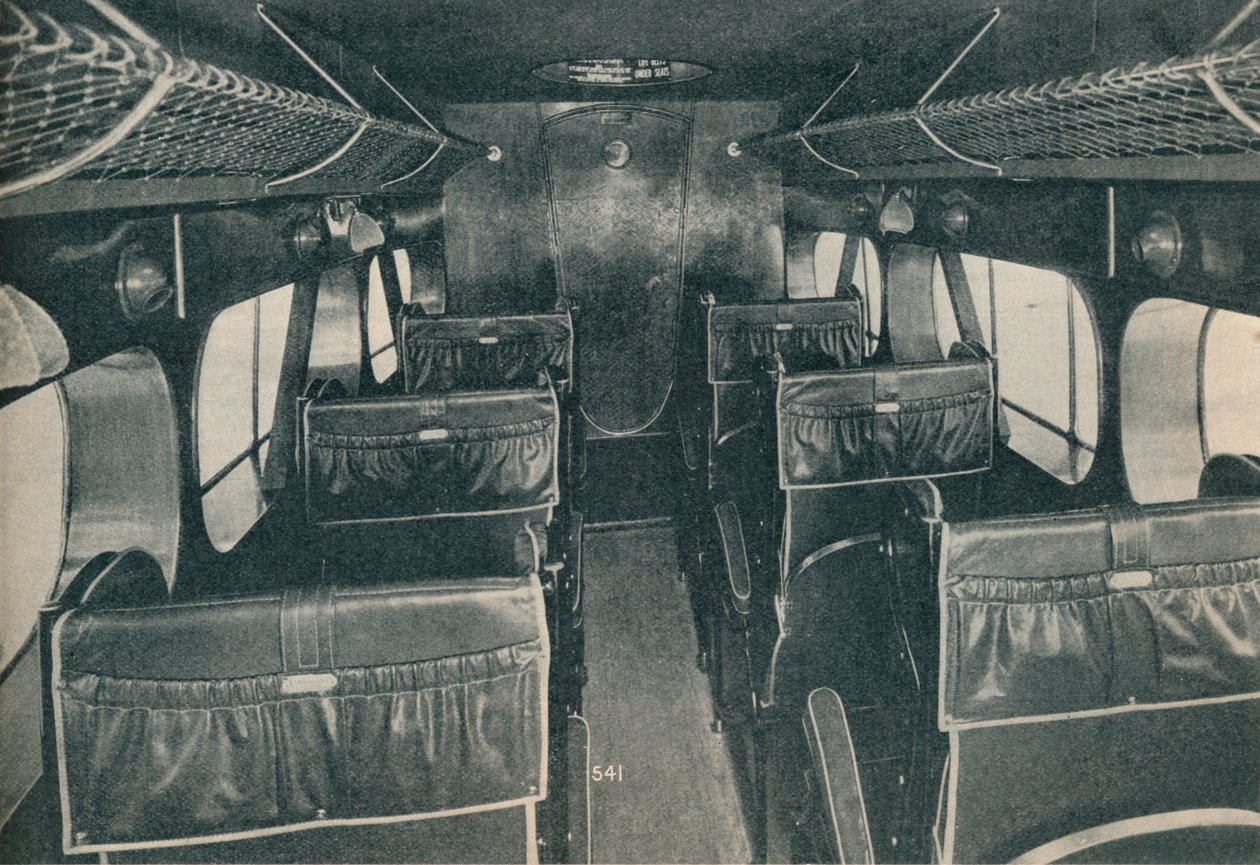 Hytte av en De Havilland DH86B biplan, c1934 c1937 av Unbekannt