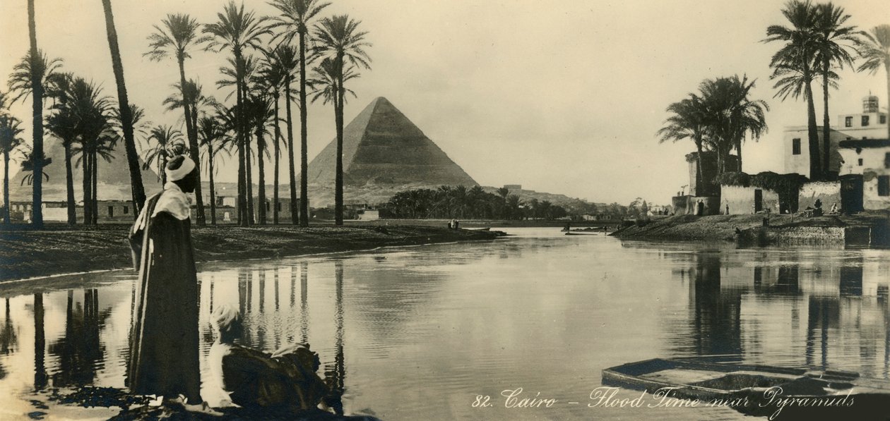 Kairo - Flomtid nær pyramidene, c1918-c1939. av Unbekannt