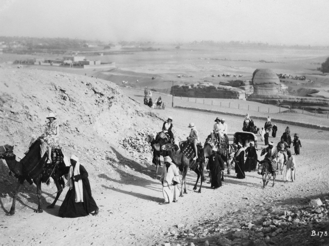 Kameltur, Giza, Egypt, c1920-c1930s av Unbekannt