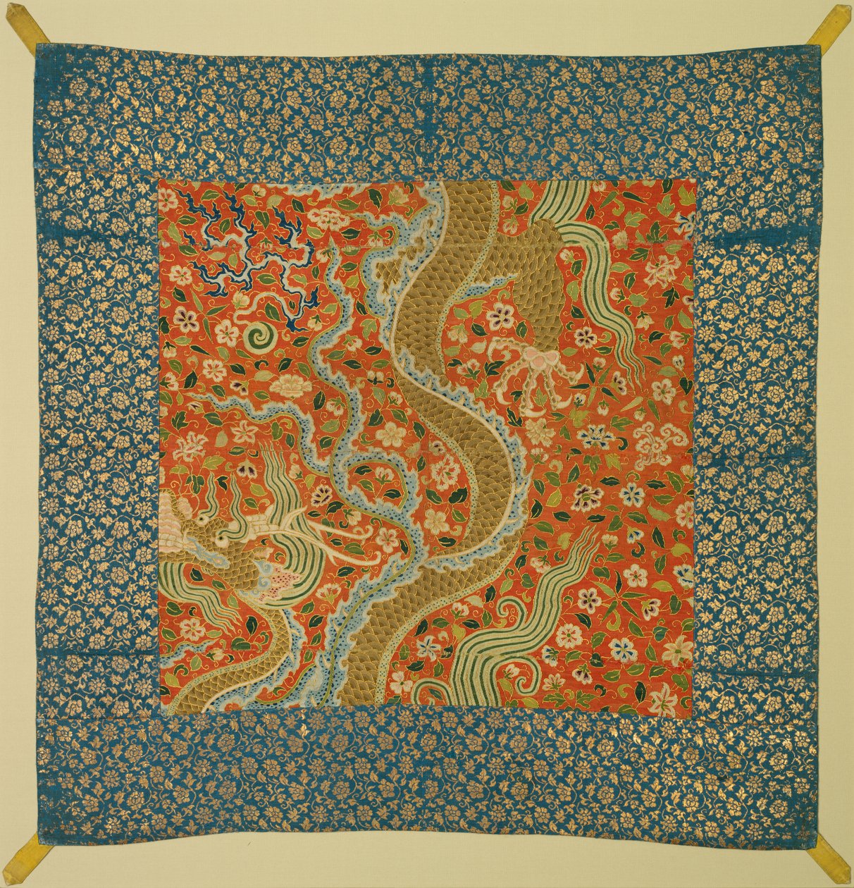 Baldakin med Dragon Among Flowers, slutten av 1100-tallet. av Unbekannt