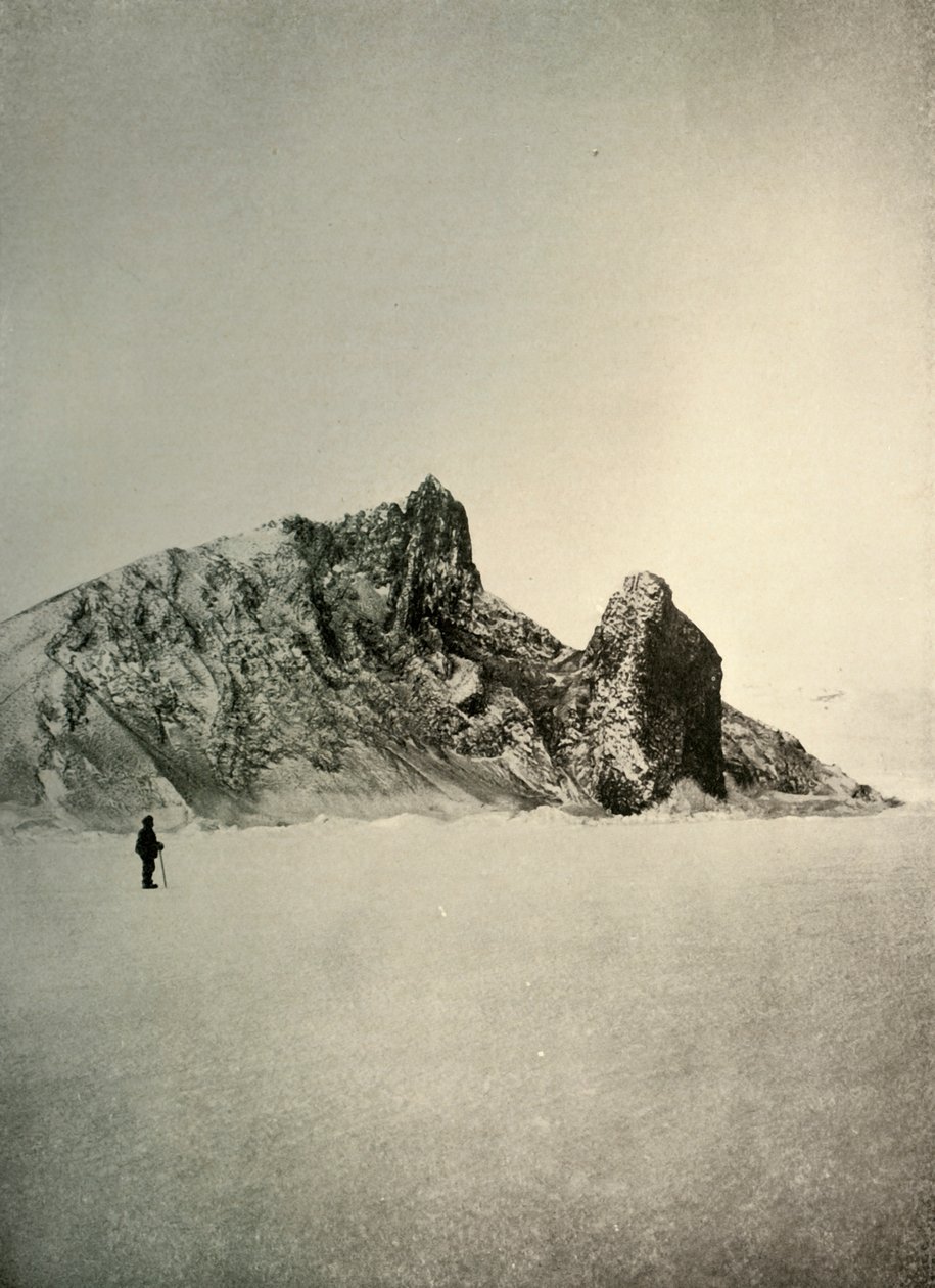 Kapp Barne. Søylen i høyre forgrunn er vulkansk, c1908, 1909. av Unbekannt