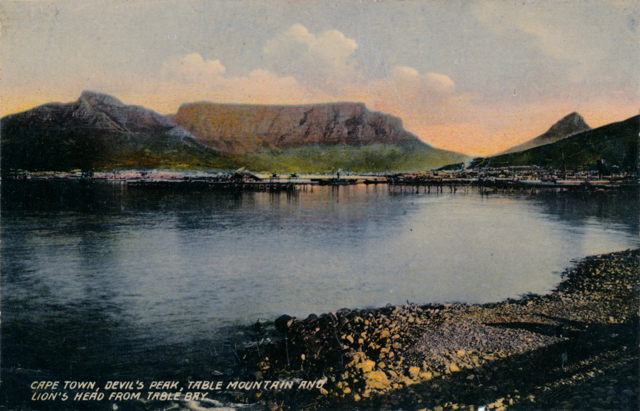 Cape Town, Devils Peak, Table Mountain og Lions Head fra Table Bay, c1900 av Unbekannt
