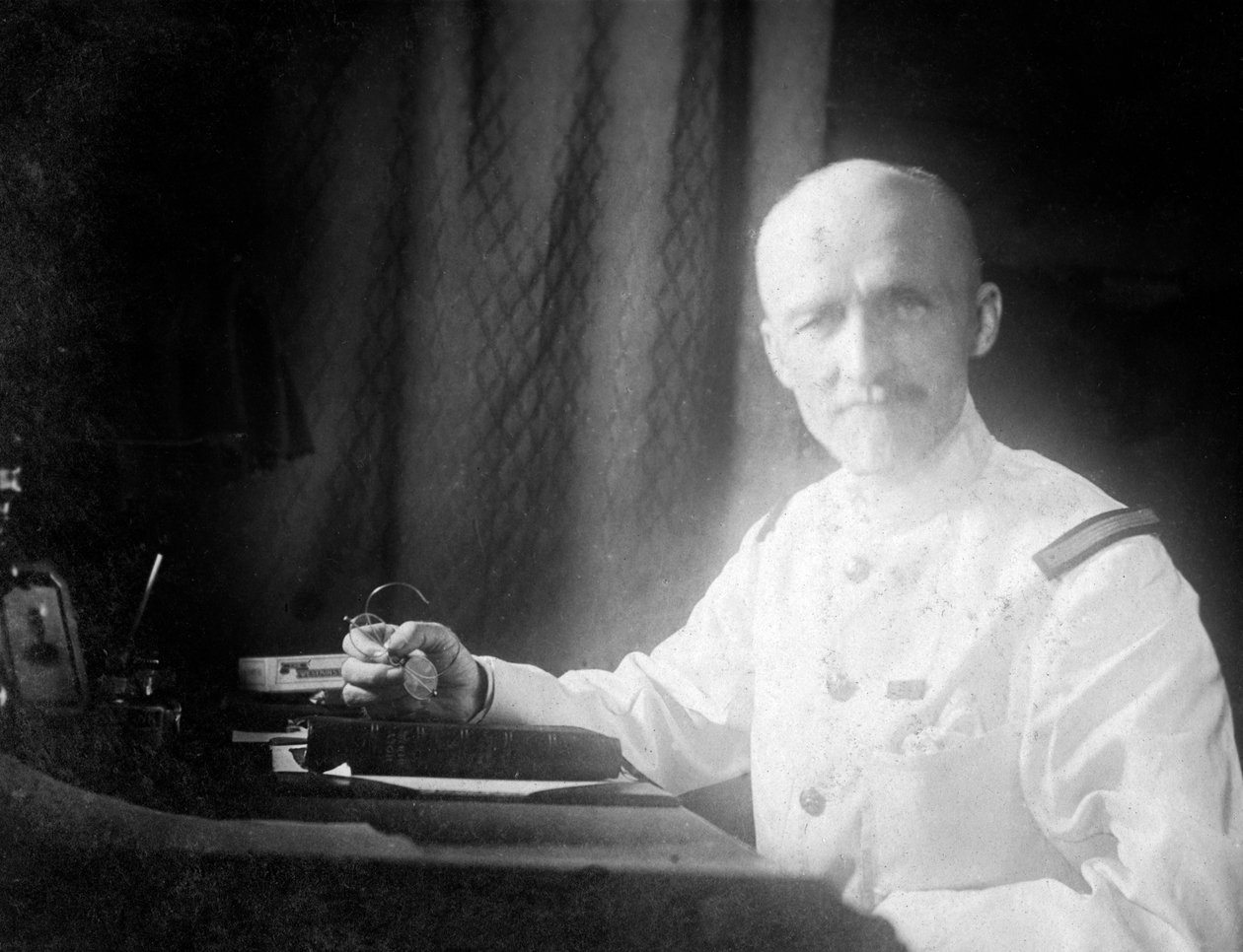 Kaptein Carre av H M T Egra, 1917 av Unbekannt