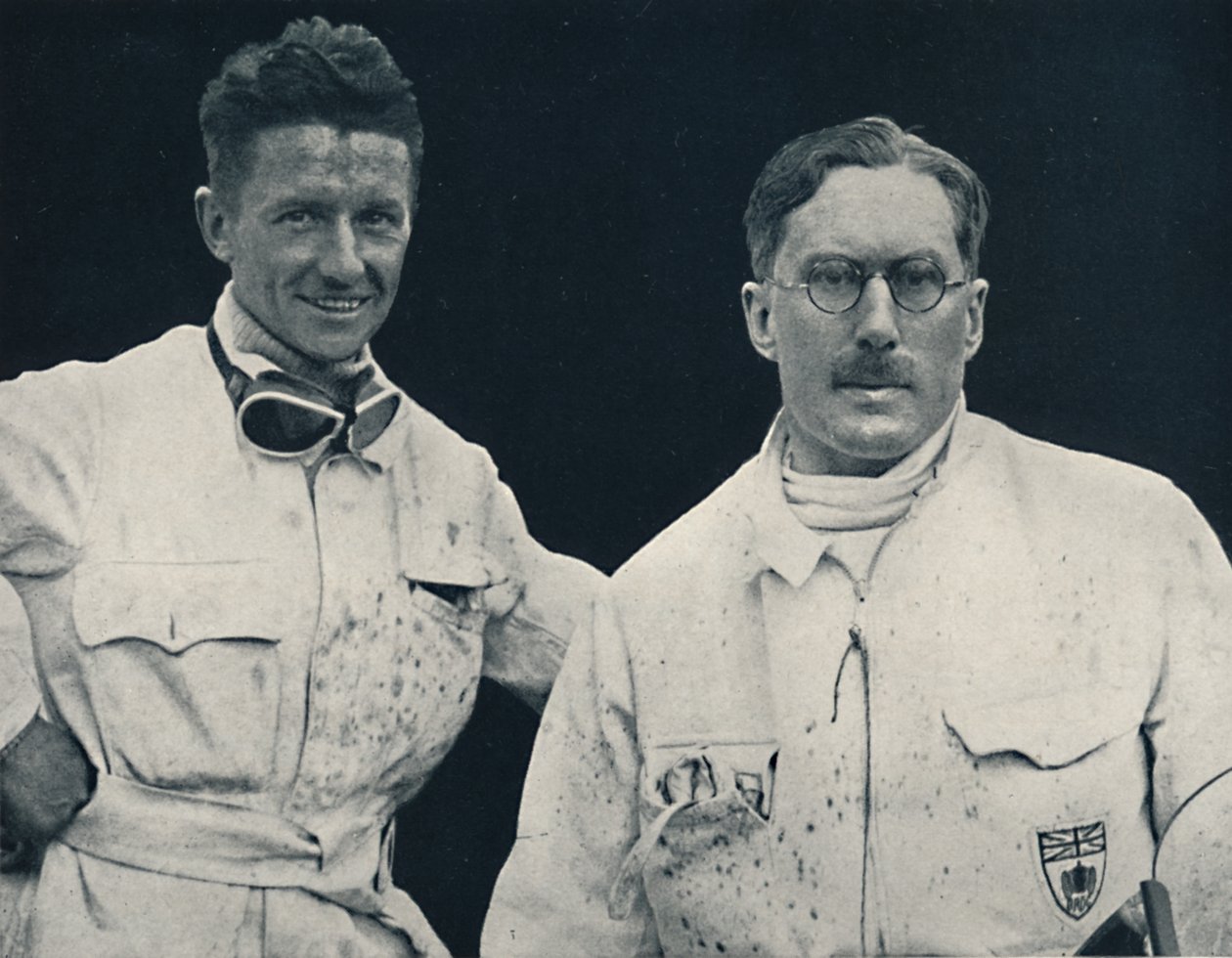 Kaptein G.E.T. Eyston og assistent, 1937 av Unbekannt