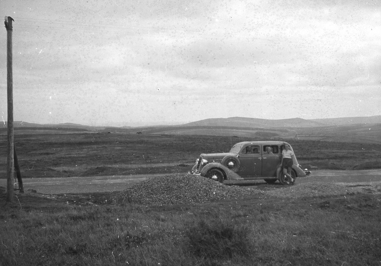 Bil på Bodmin Moor, Cornwall, c1930-c1940s av Unbekannt