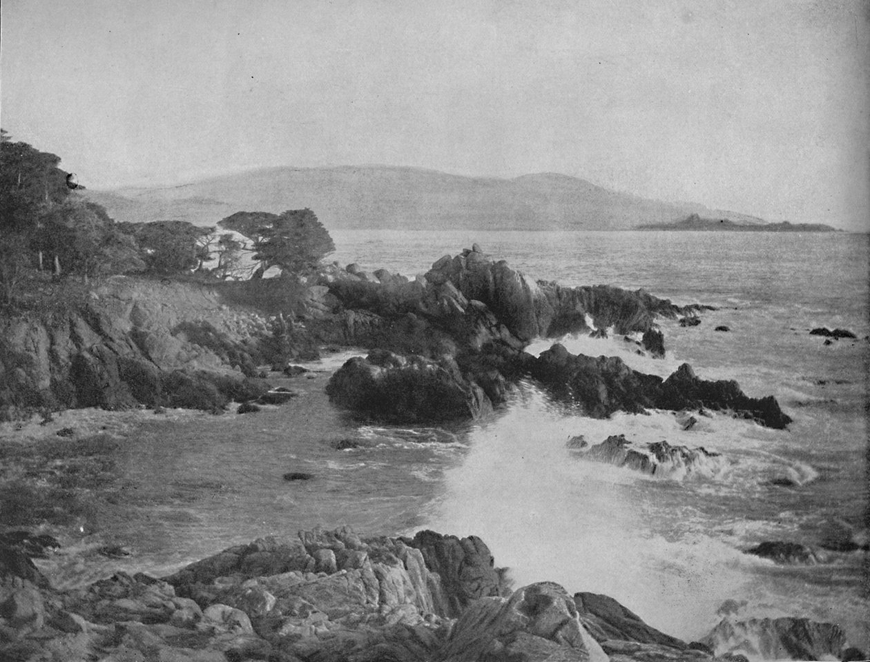 Carmel Bay, California, c1897. av Unbekannt