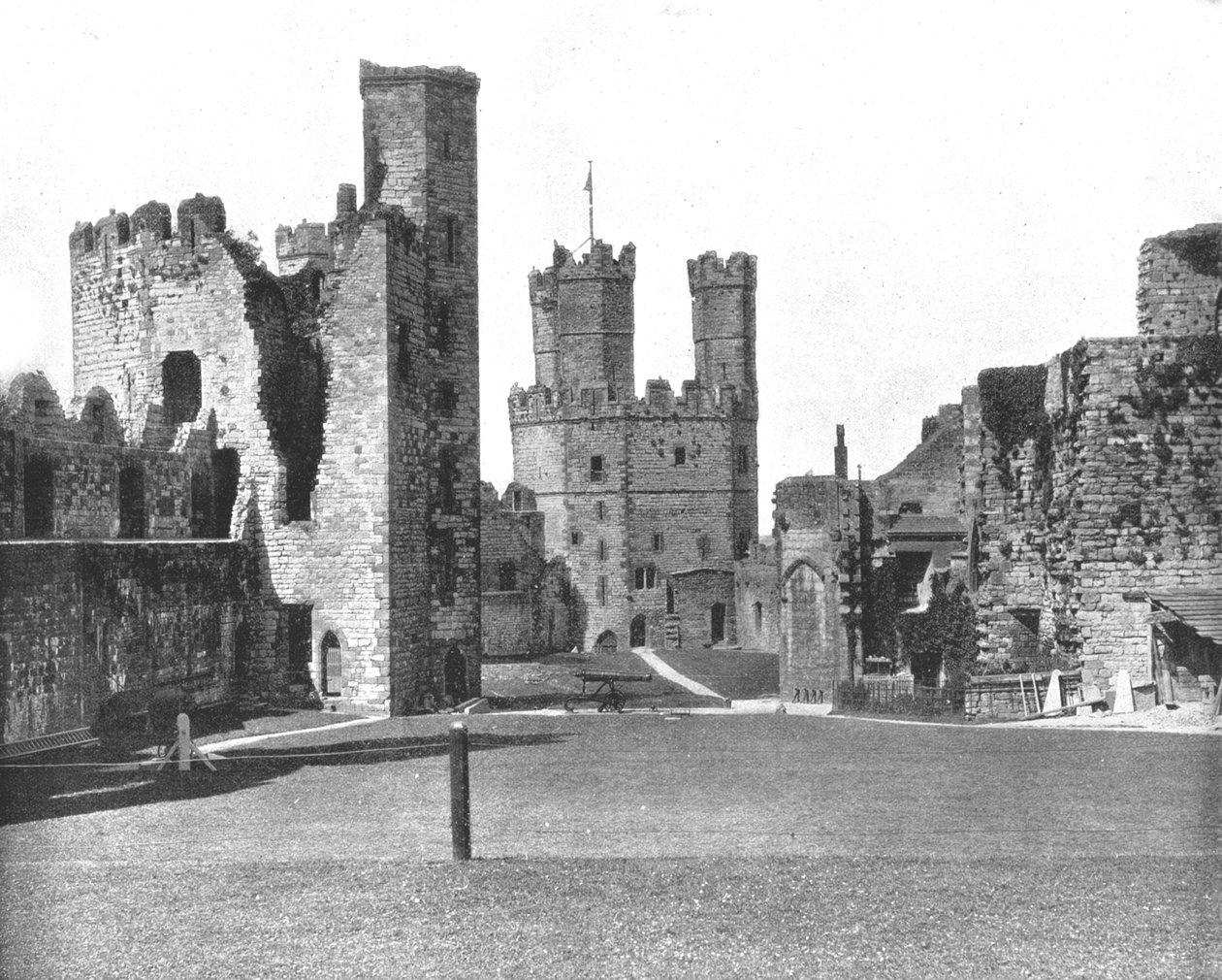 Carnarvon Castle, Nord-Wales, 1894. av Unbekannt