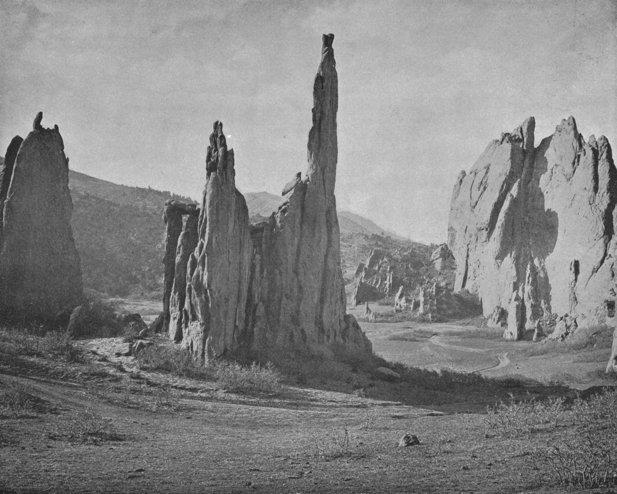 Cathedral Spires, Garden of the Gods, Colorado, USA, ca 1900. av Unbekannt