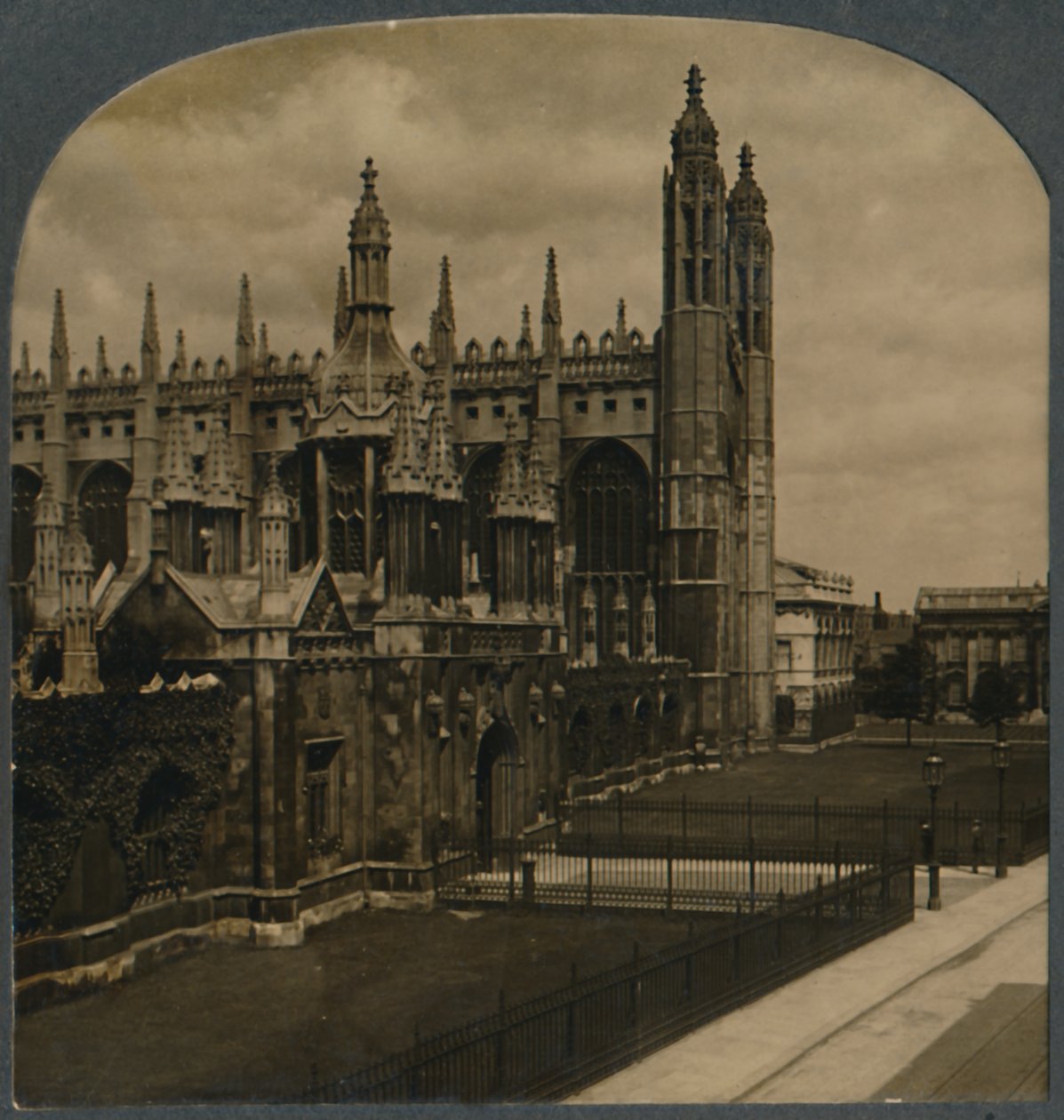 Feiret gotisk kapell ved Kings College, Cambridge, England, c1910. av Unbekannt