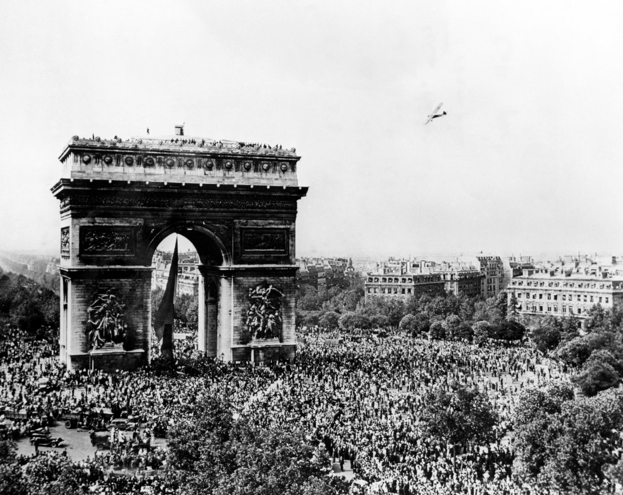 Feirer frigjøringen av Paris, 26. august 1944 av Unbekannt