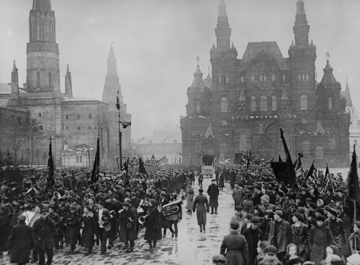 Feiringer i anledning 8-årsjubileet for oktoberrevolusjonen i Moskva, 1925. av Unbekannt