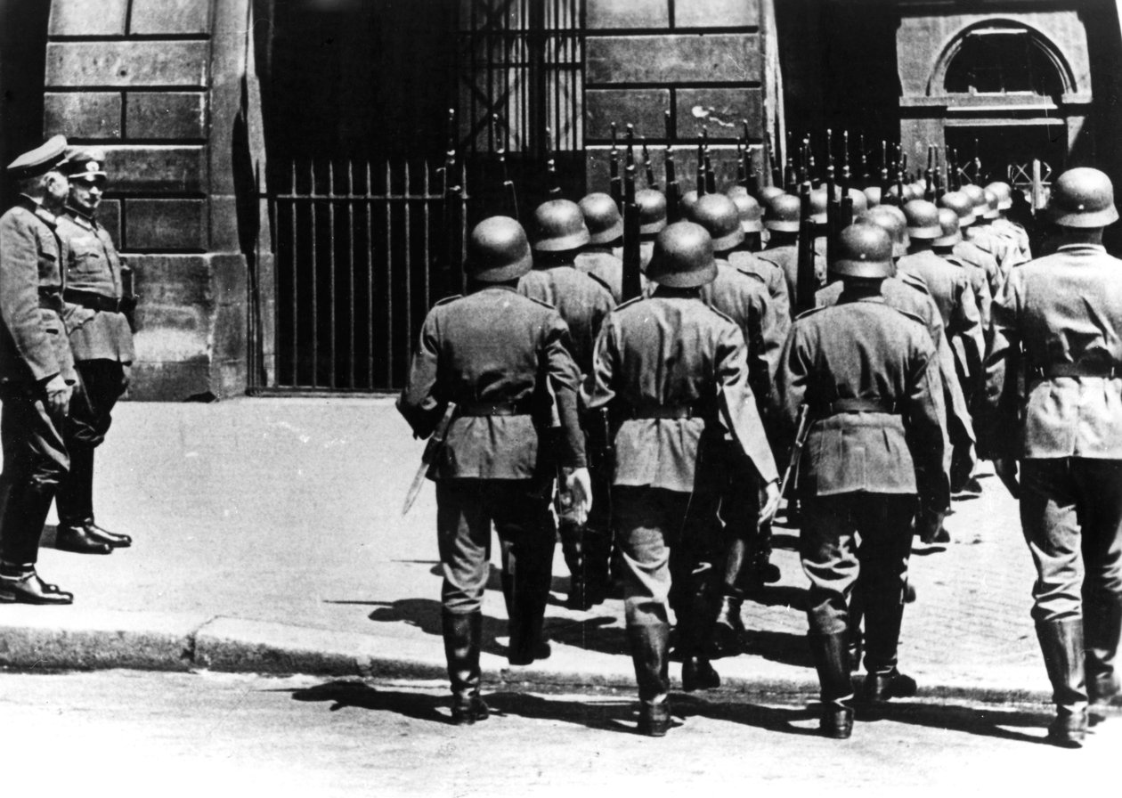 Vaktskifte ved det tyske hovedkvarteret i okkuperte Paris, juni 1940 av Unbekannt