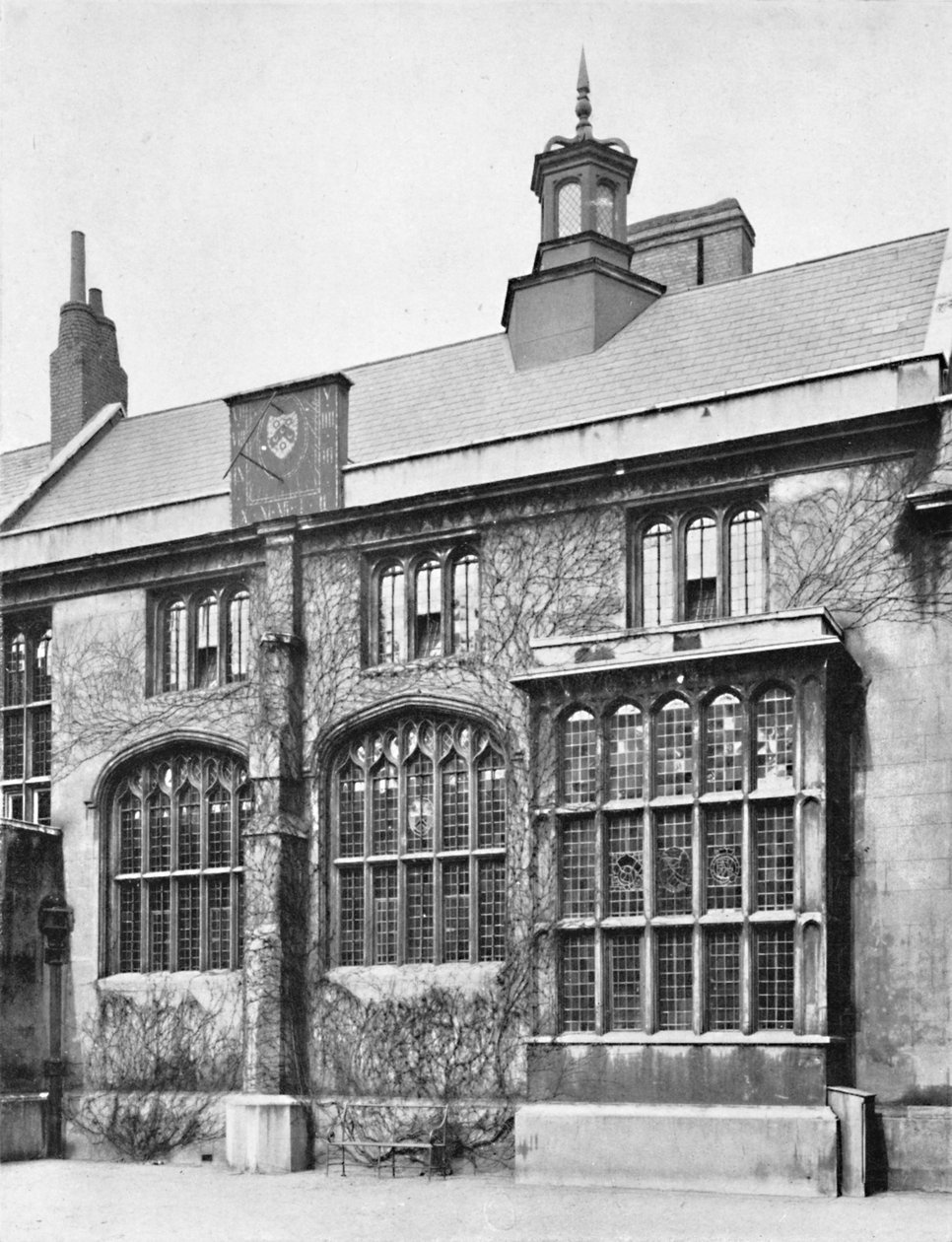 Charterhouse. Eksteriør av Hall, med Bay, 1925 av Unbekannt