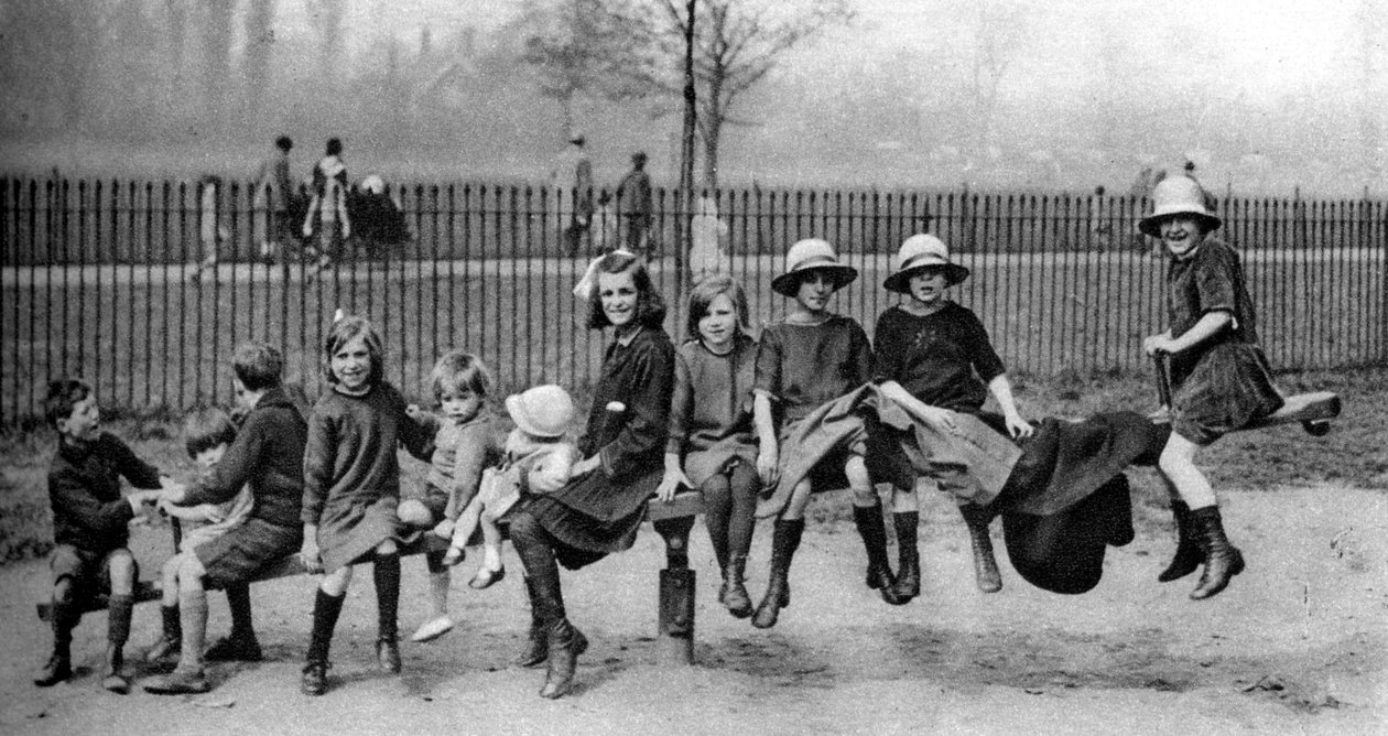 Barn i en park, London, 1926-1927 av Unbekannt