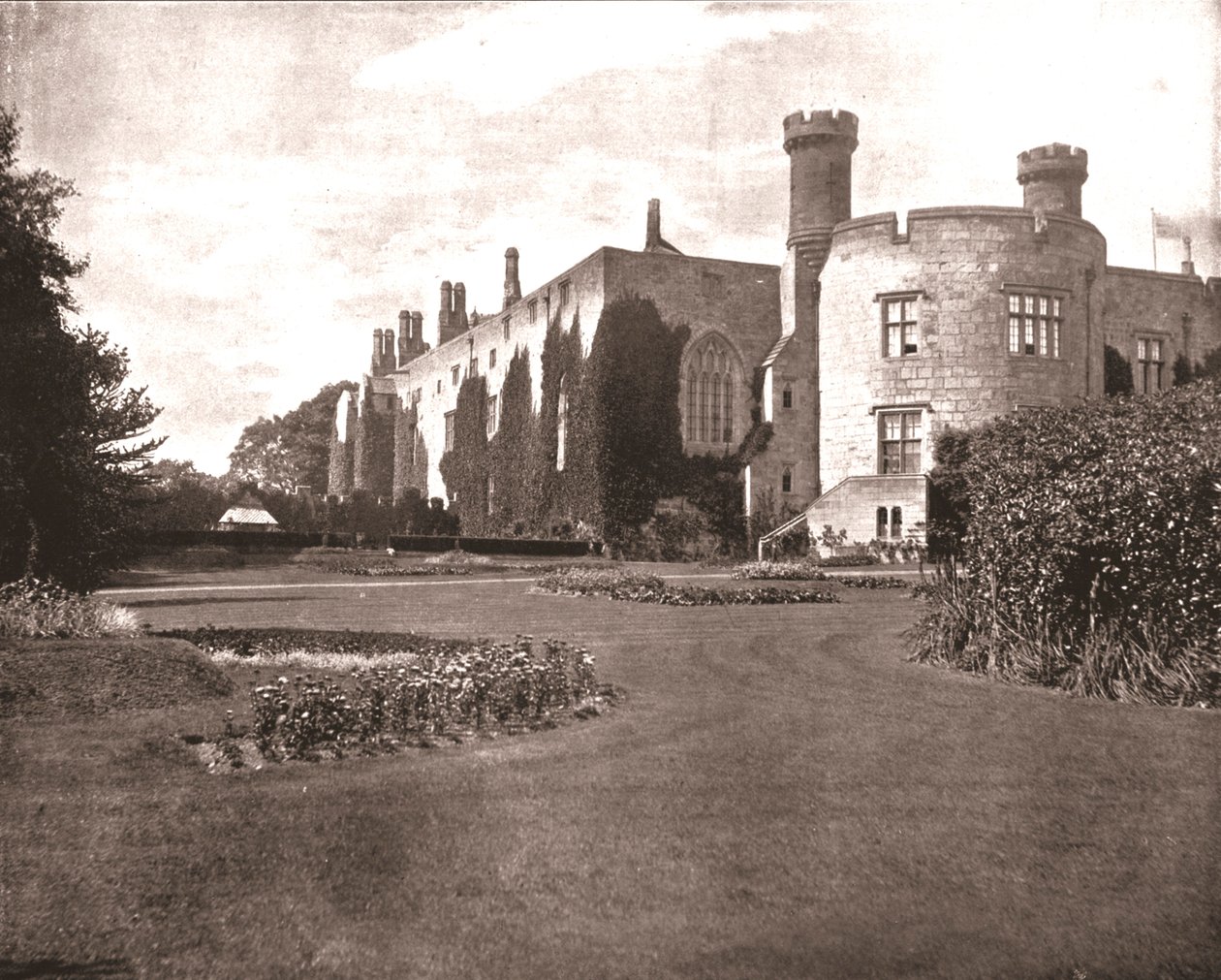 Chirk Castle, Chirk, Wrexham, Wales, 1894. av Unbekannt