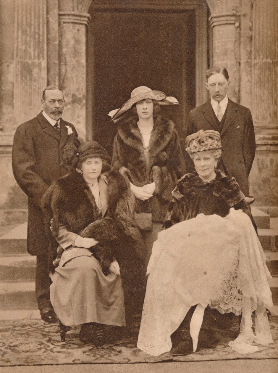 Dåp av det første barnet til Mary, Princess Royal, Goldsborough, Yorkshire, 1923 1935 av Unbekannt