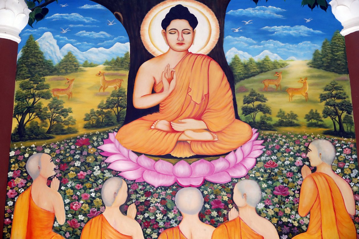Chua Tu Quang buddhisttempel. Shakyamuni Buddha forkynner prekenen - lovens hjul - for sine fem disipler. Vung Tau. Vietnam. av Unbekannt