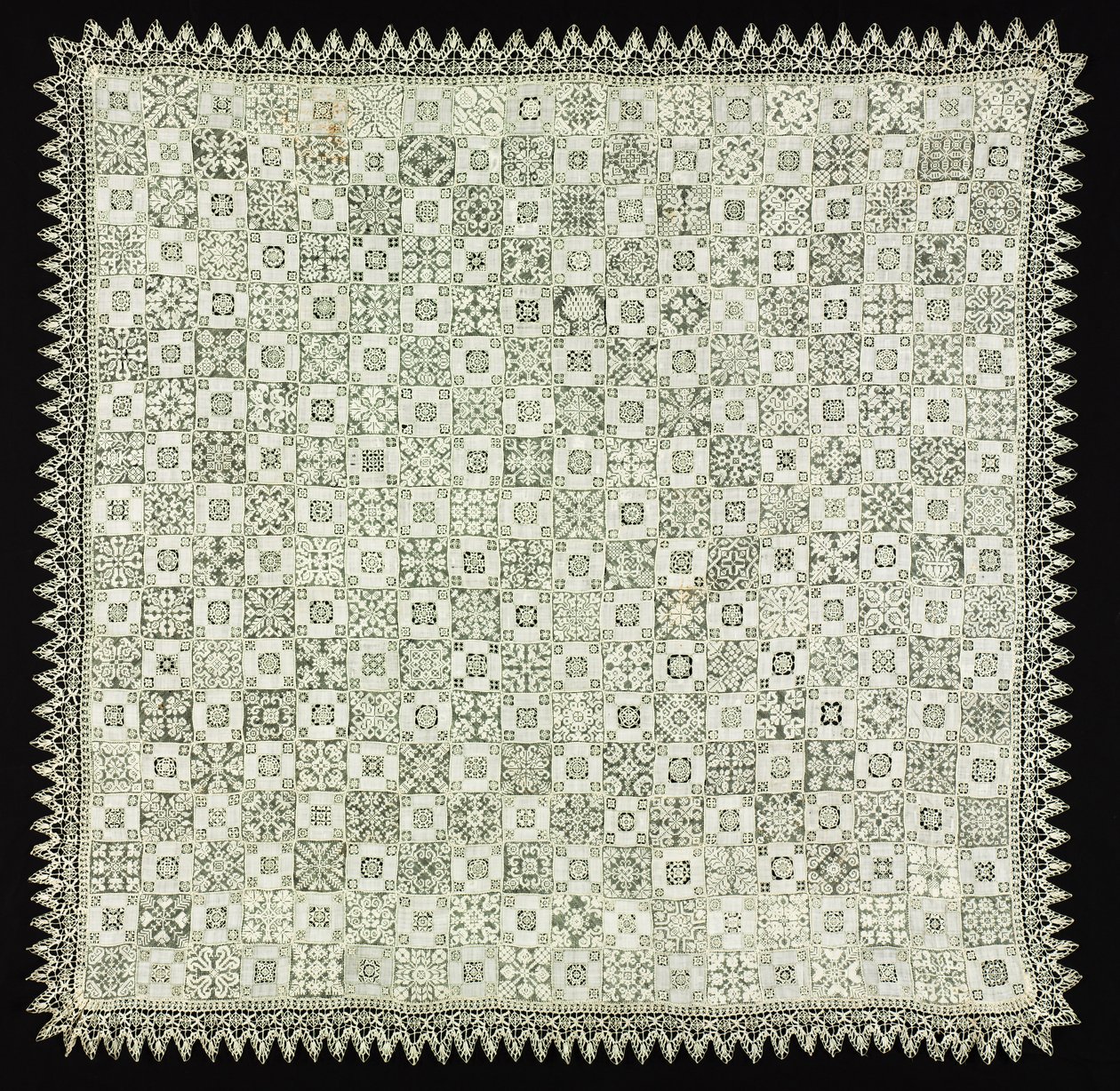 Klut med blomster- og vegetabilske mønstre, 1560-1600. av Unbekannt