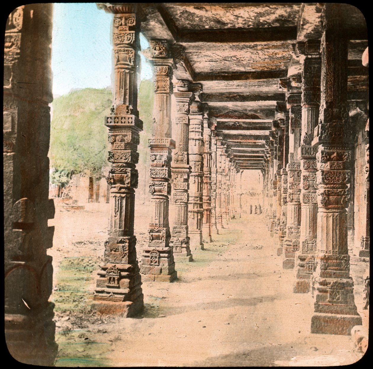 Colonnade, Delhi, India, slutten av 1800- eller begynnelsen av 1900-tallet av Unbekannt