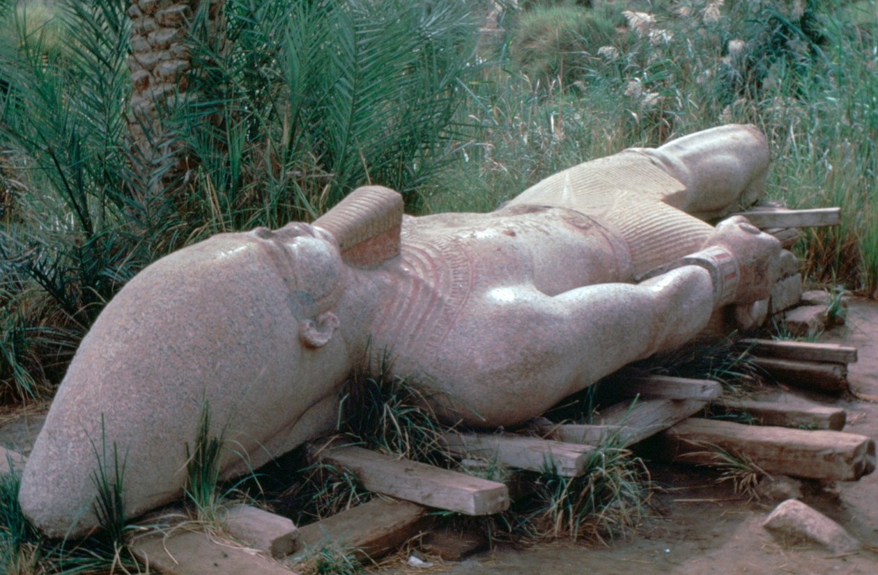 Kolossal statue av Rameses I in situ, Memphis, Egypt, 1200-tallet f.Kr. av Unbekannt