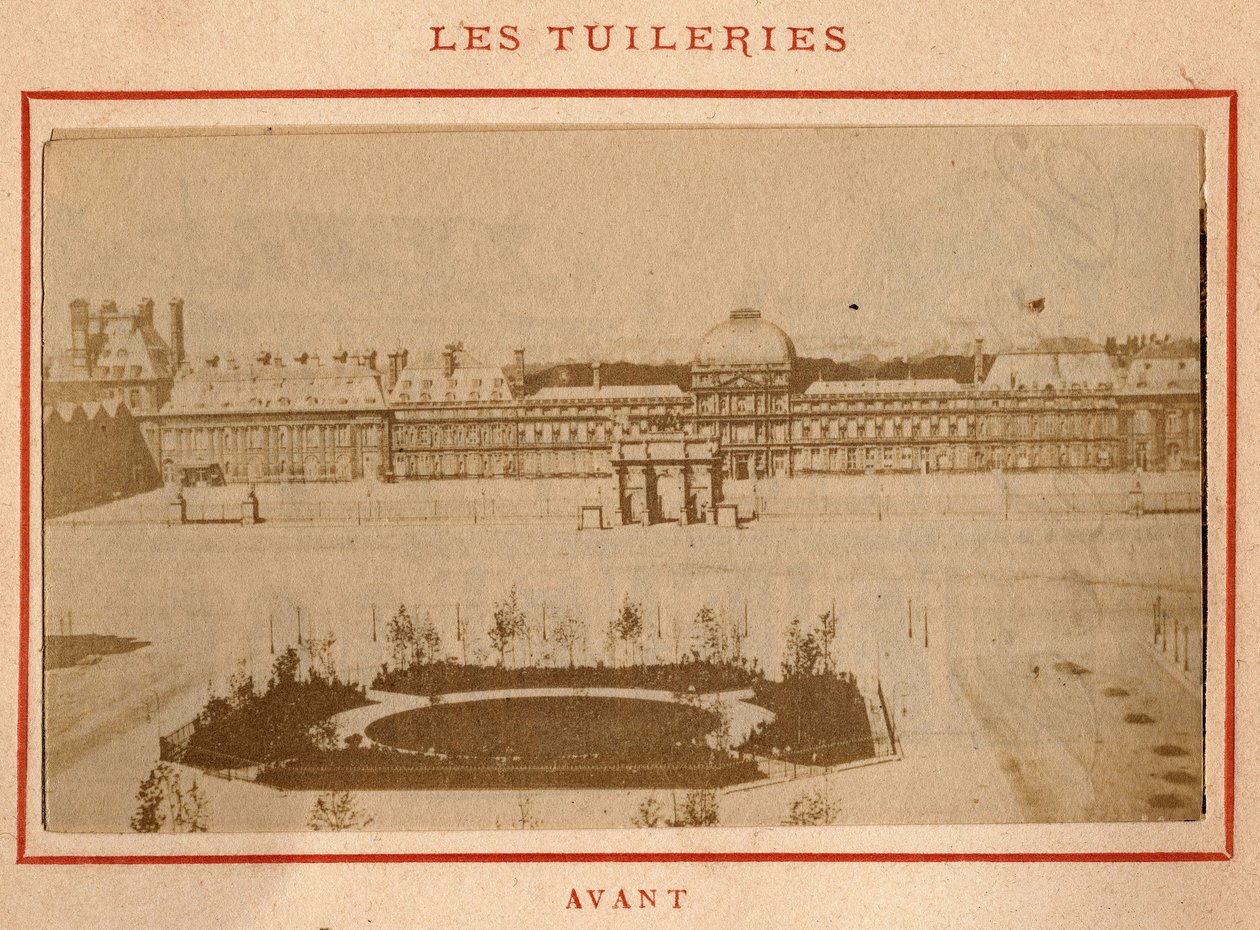 Kommune i Paris (1871): utsikt over Palais des Tuileries i Paris før brannen i mai 1871. Fotografi av Pierre Pepetit. Trykk på papp, Dim. 9x5,4 cm av Unbekannt