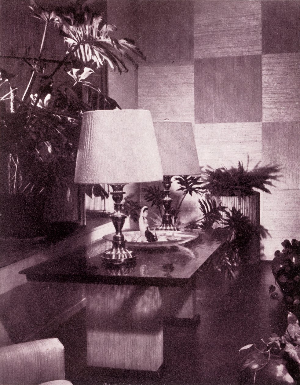 Hjørne av en stor stue, designet av Paul T. Frankl, 1949. av Unbekannt