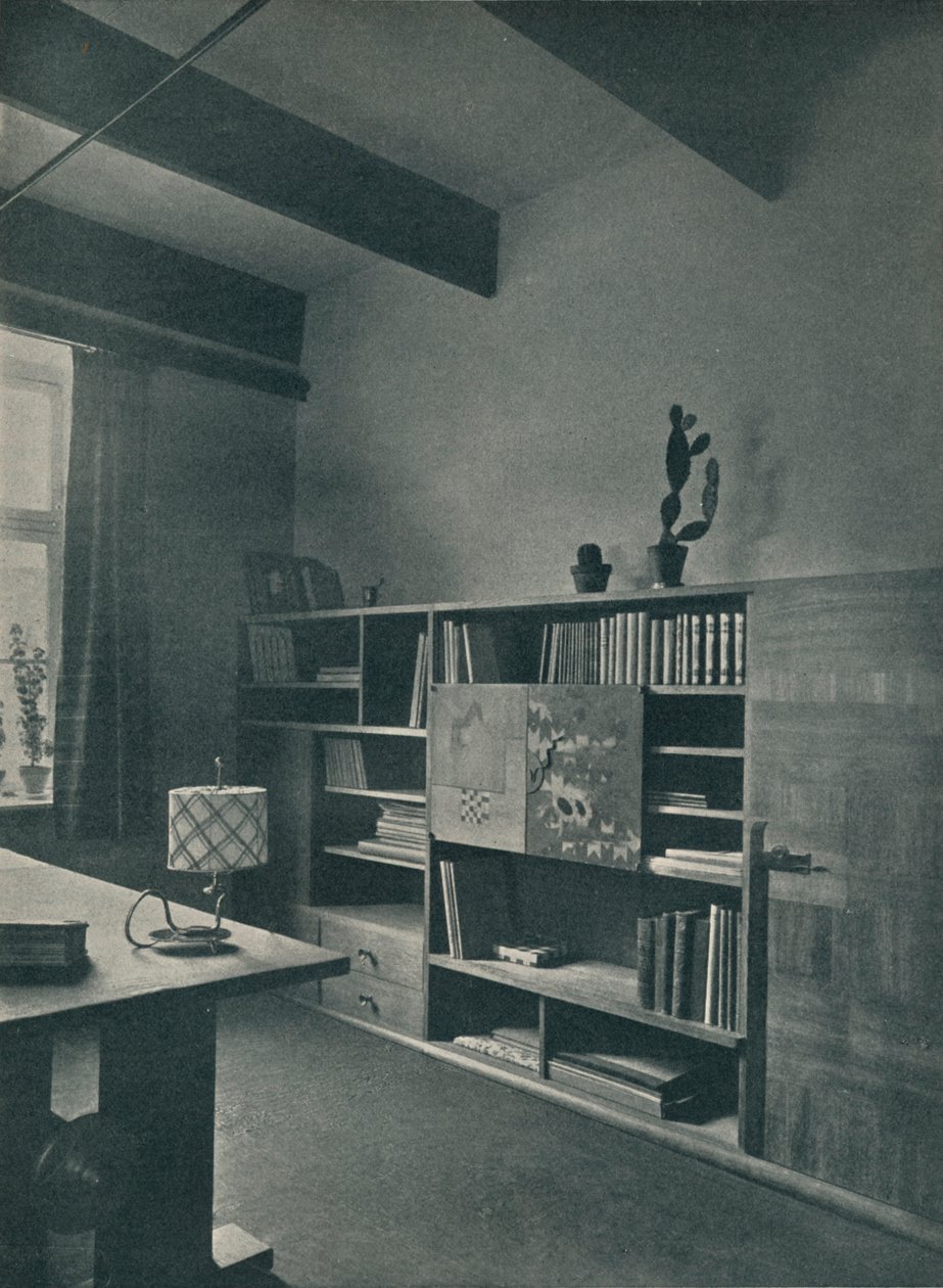 Hjørne av et bibliotek designet av Hans Hartl, c1927 av Unbekannt