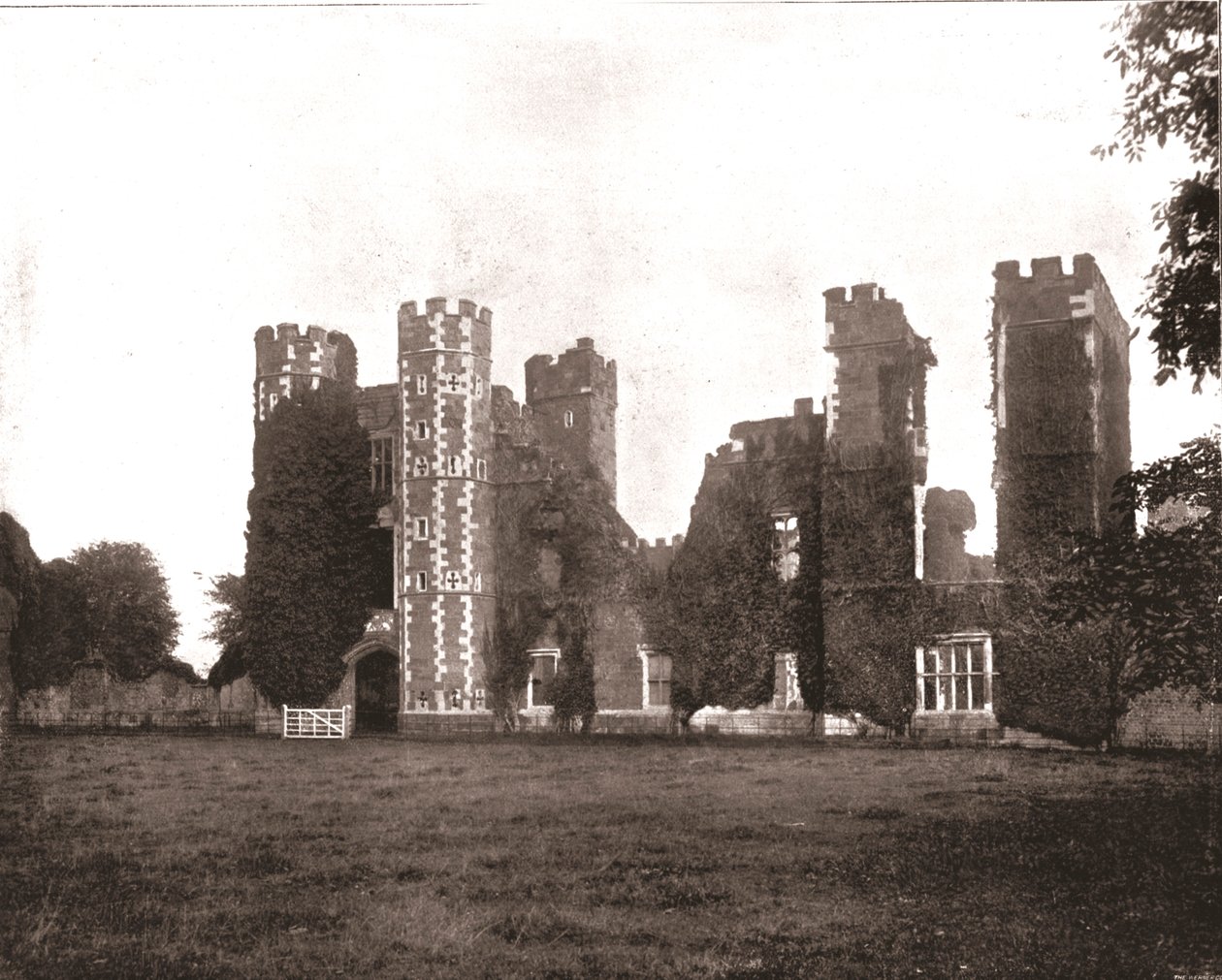 Cowdray House, Midhurst, Sussex, 1894. av Unbekannt