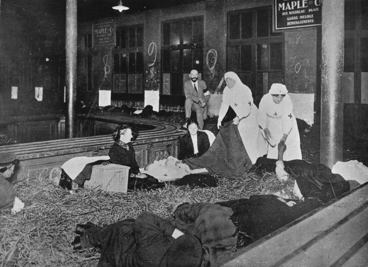 Tollrommet ved Gare du Nord, Paris, en hjelpestasjon for franske flyktninger, 1914 av Unbekannt