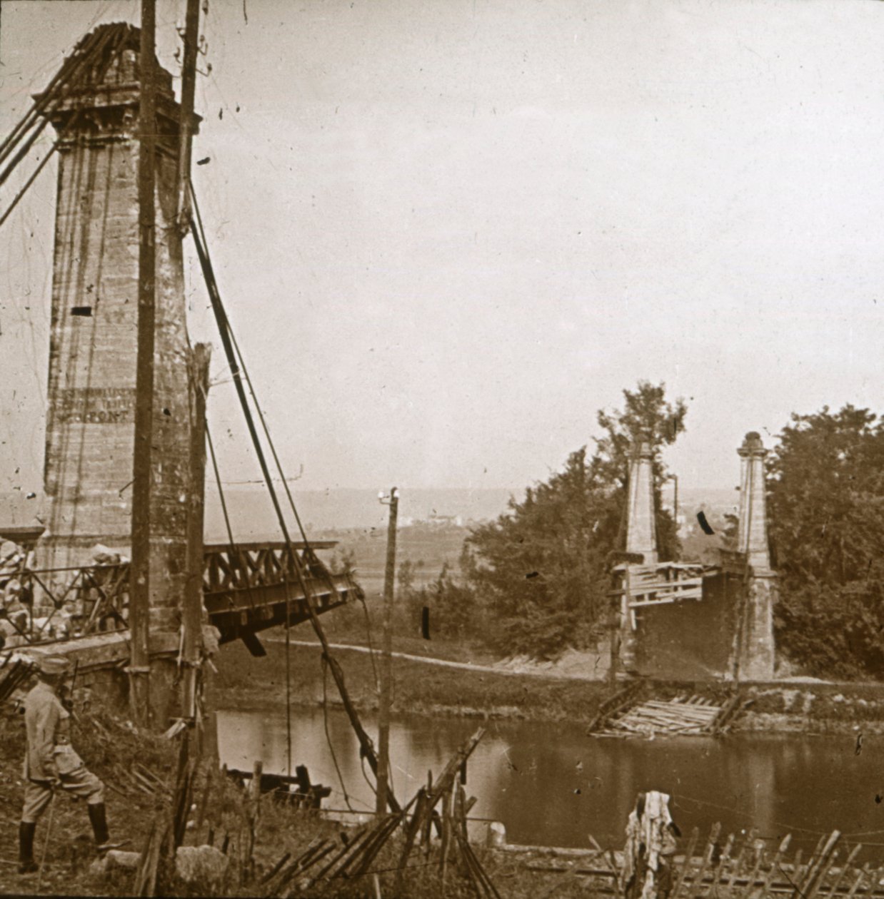Skadet bro, Dormans, Nord-Frankrike, c1914-c1918 av Unbekannt