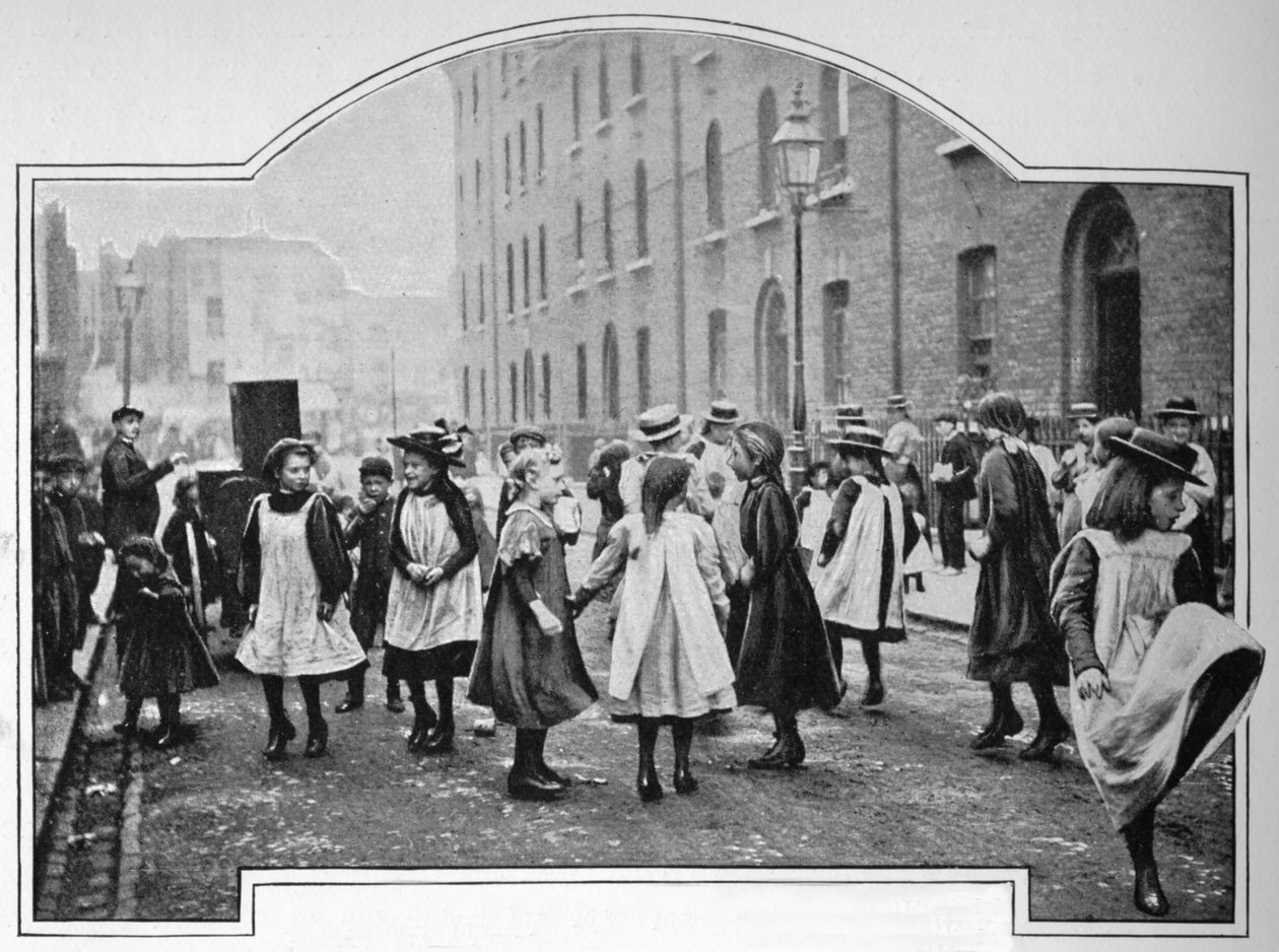 Danser til et gateorgel, London, c1901 1901 av Unbekannt