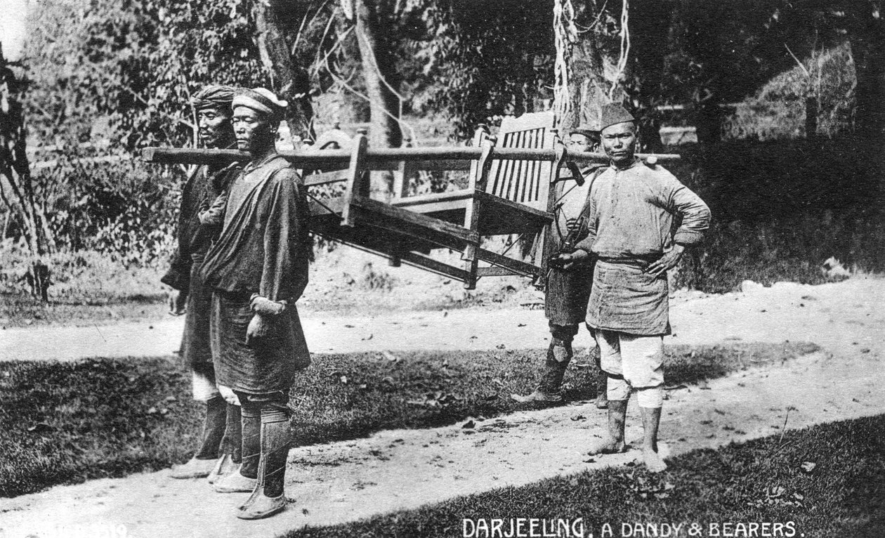 Dandy and Bearers, Darjeeling, India, tidlig på 1900-tallet av Unbekannt