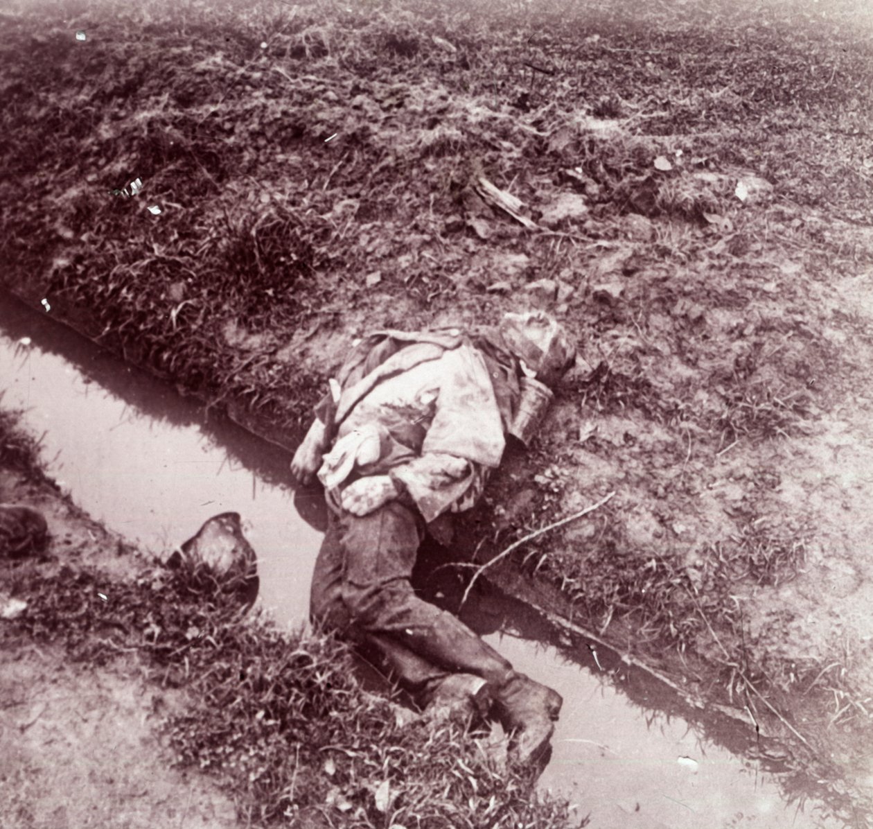Død tysk soldat, Ypres, Flandern, Belgia, c1914-c1918 av Unbekannt