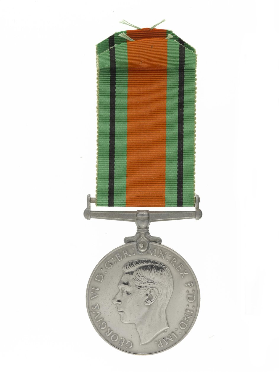 Forsvarsmedalje 1939-45 (nikkel og silke) av Unbekannt