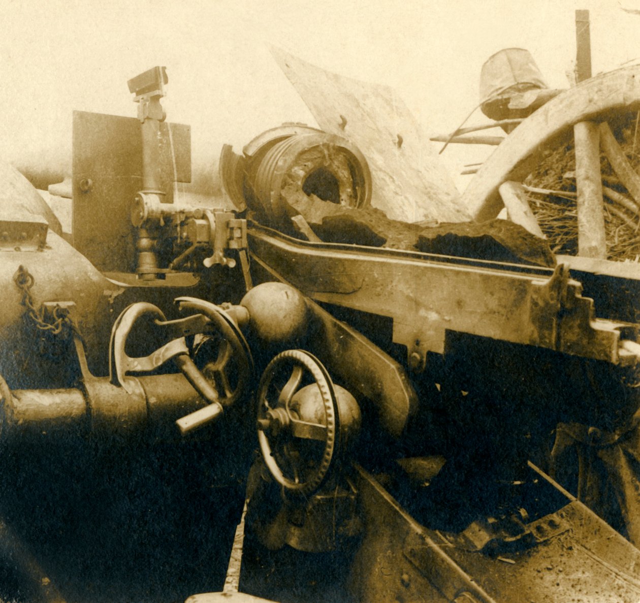 Ødelagt kanon, c1914-c1918 av Unbekannt