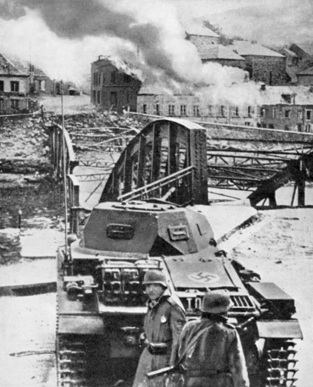 Ødeleggelse av bro over elven Meuse av belgiere for å stoppe tysk fremrykning, 2. verdenskrig, 1940 av Unbekannt