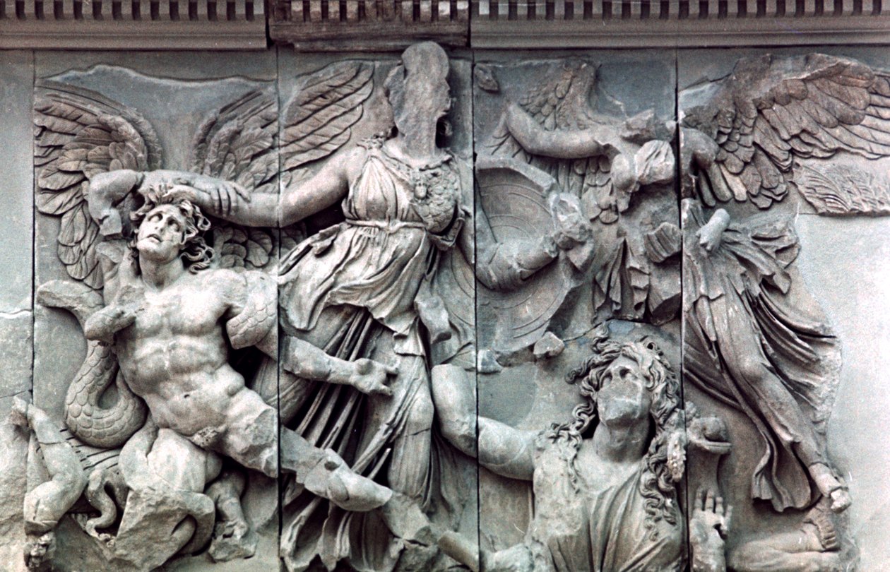 Detalj fra den store frisen til Pergamonalteret, 180-159 f.Kr av Unbekannt