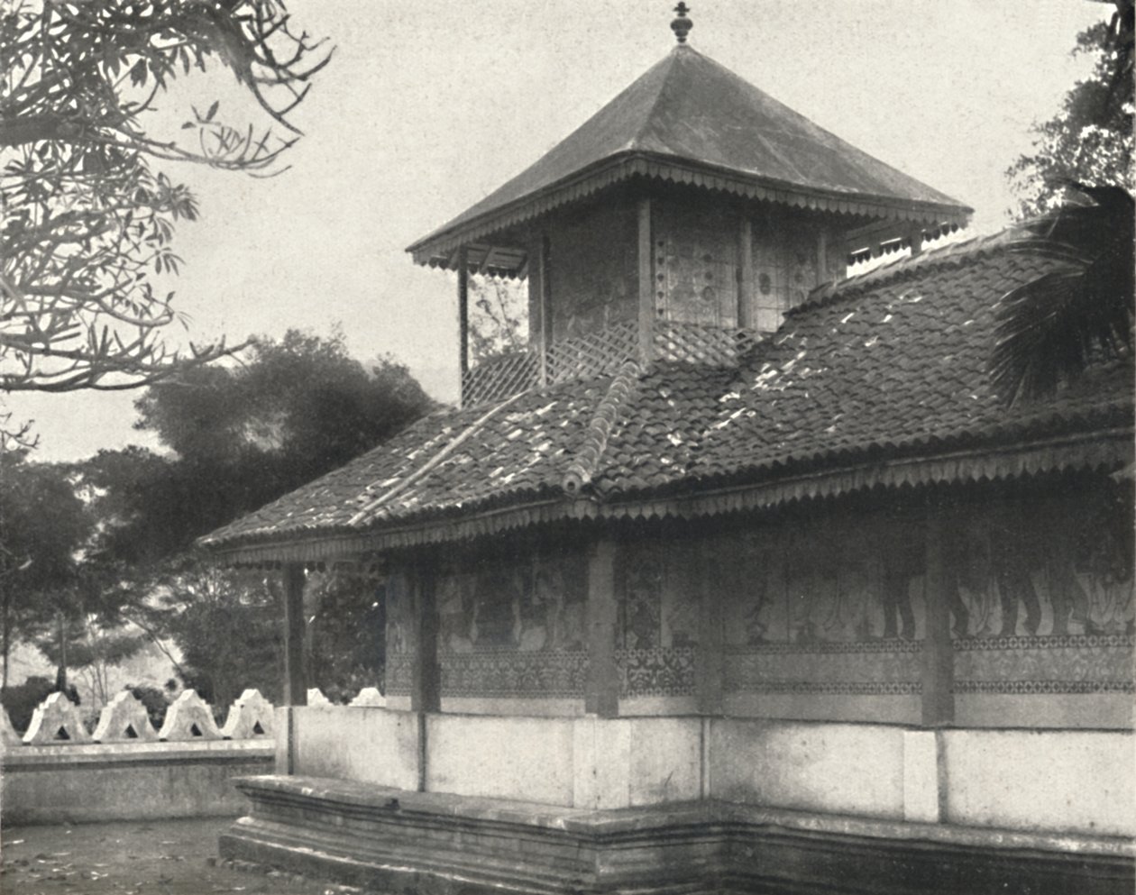 Dewale se plate 58 på Dagoba of the Sacred Tooth i Kandy, 1926 av Unbekannt