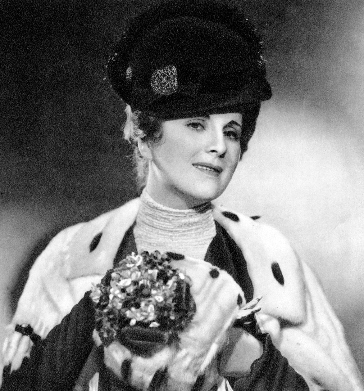 Diana Wynyard , britisk scene- og filmskuespillerinne, 1934-1935 av Unbekannt